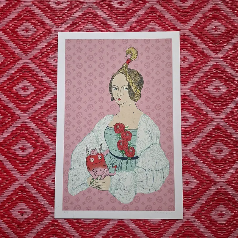 Fine-Art-Druck Frauenportrait mit Plüschmonster